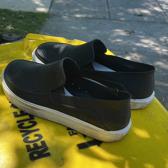 CROCS Shoes - Crocs Flat Size 9
